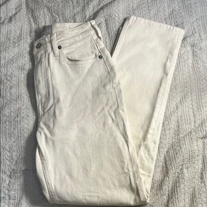 Everlane the curvy cheeky Jean size 24R in cream color